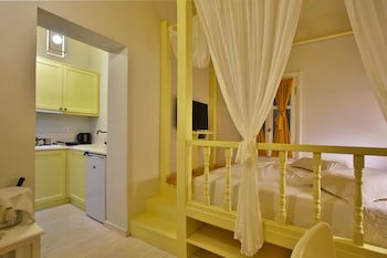 Efchi Suites 1904