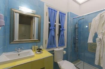 Efchi Suites 1904