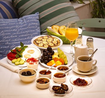 Efchi Suites 1904