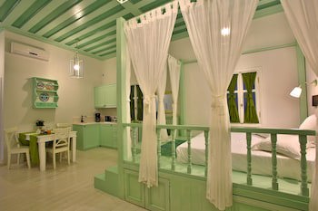 Efchi Suites 1904