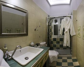Efchi Suites 1904