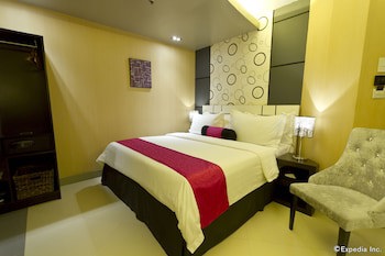 Eloisa Royal Suites