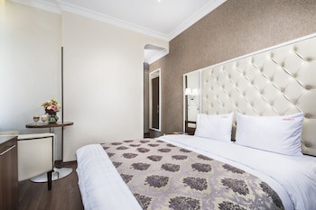 Bonapart Hotel