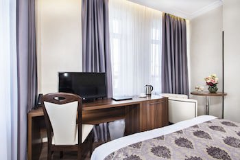 Bonapart Hotel