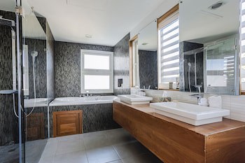 Ultravioleta Boutique Residences