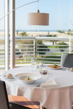 Eurostars Oasis Plaza Hotel