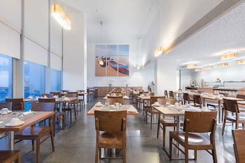 Eurostars Oasis Plaza Hotel