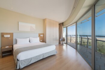 Eurostars Oasis Plaza Hotel
