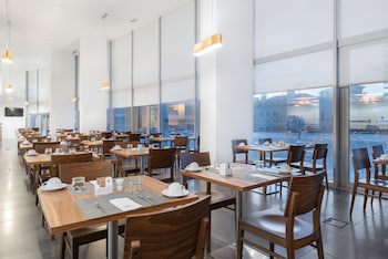 Eurostars Oasis Plaza Hotel