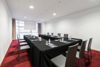 Eurostars Oasis Plaza Hotel