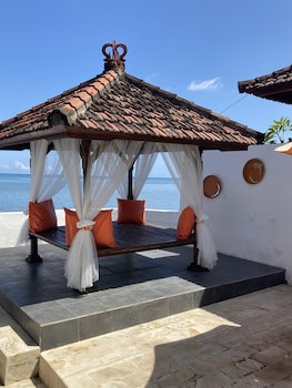 Villa Agung Beach Inn