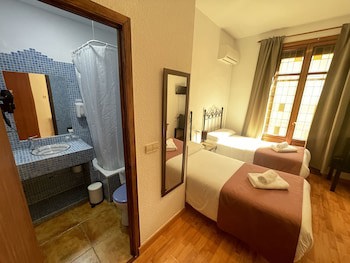 Arteaga Hostal And Banos Arabes Elvira