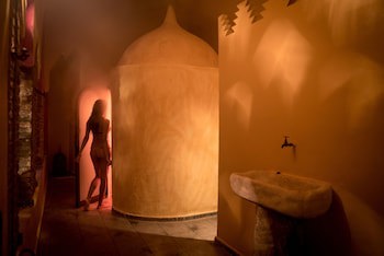 Arteaga Hostal And Banos Arabes Elvira
