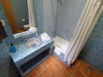 Arteaga Hostal And Banos Arabes Elvira