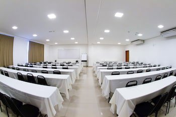 Ipe Center