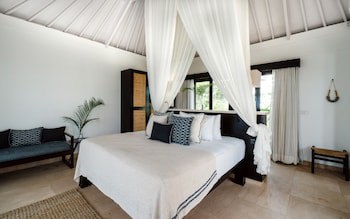 Batu Karang Lembongan Resort & Spa