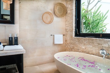 Batu Karang Lembongan Resort & Spa
