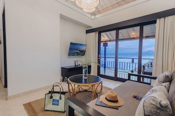 Batu Karang Lembongan Resort & Spa