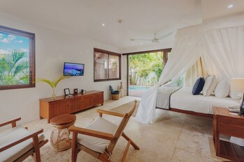 Batu Karang Lembongan Resort & Spa