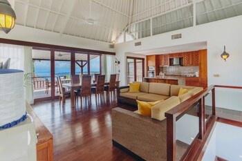 Batu Karang Lembongan Resort & Spa