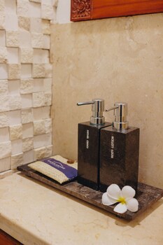 Batu Karang Lembongan Resort & Spa