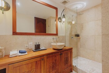 Batu Karang Lembongan Resort & Spa