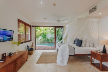 Batu Karang Lembongan Resort & Spa