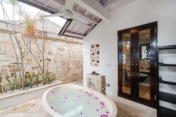 Batu Karang Lembongan Resort & Spa