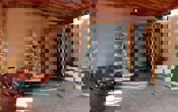 Petsas Apartments & Tavern