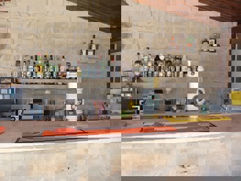 Petsas Apartments & Tavern