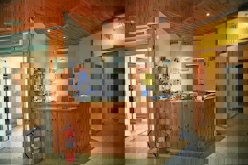 Petsas Apartments & Tavern