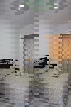 Petsas Apartments & Tavern