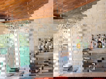 Petsas Apartments & Tavern