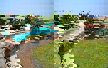 Petsas Apartments & Tavern