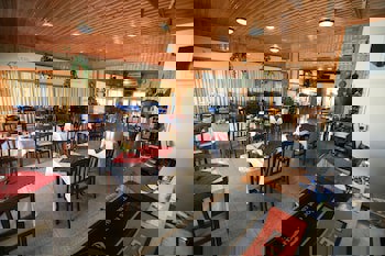 Petsas Apartments & Tavern