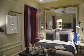 Browns Central Hotel