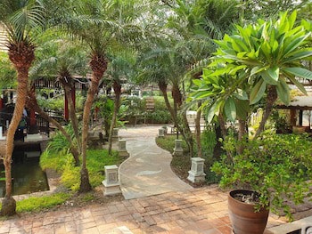 Tharaburi Resort Sukhothai