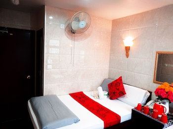 Day And Night Hotel - Hostel