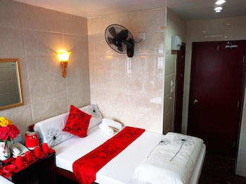 Day And Night Hotel - Hostel
