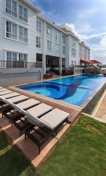 Hotel On The Rock