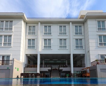 Hotel On The Rock