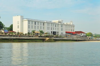 Hotel On The Rock