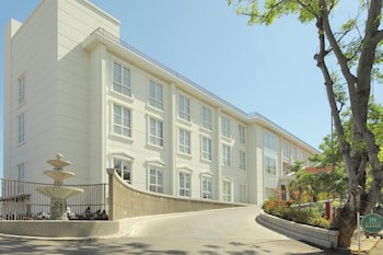 Hotel On The Rock