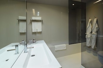 Emaj Boutique Hotel