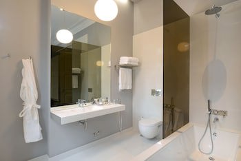 Emaj Boutique Hotel
