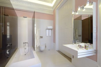 Emaj Boutique Hotel