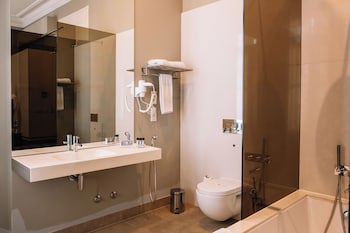Emaj Boutique Hotel