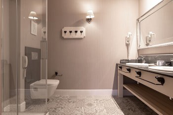Aries Hotel & Spa