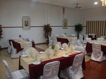 Riverside Hotel And Conference Centre