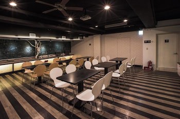 Fun Inn Taipei Hostel